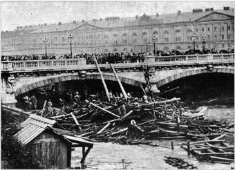 http://commons.wikimedia.org/wiki/File:Wien_Schwarzenbergbrücke_Hochwasser-Verklausung_1897.jpg